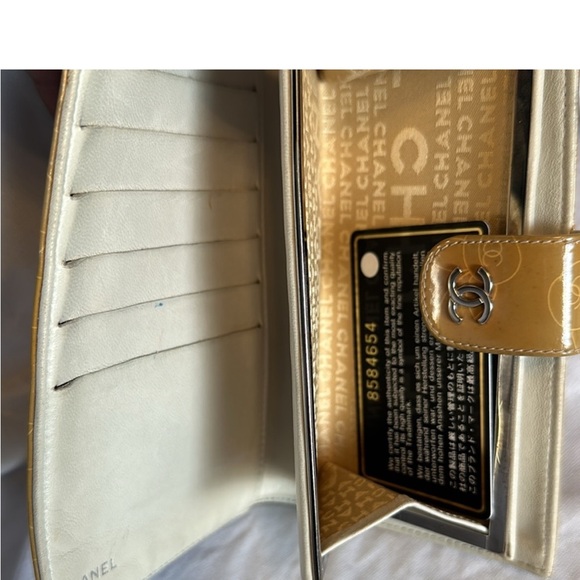Authentic CHANEL CC Logo with kiss-lock wallet. Comes with authenticity card. - Picture 10 of 10